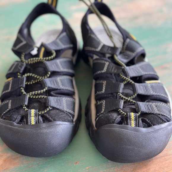 Keen Black and Yellow Men's Sandals - Basically brand new!!!! - Picture 1 of 6